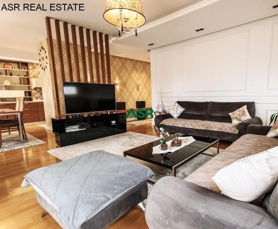 Ofrohet per SHITJE penthouse ne lagjen Tophane