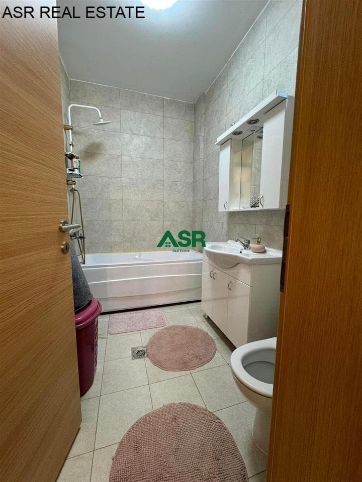 Ofrohet banesa ne shitje në lagjen Emshir (Kalabri). 2