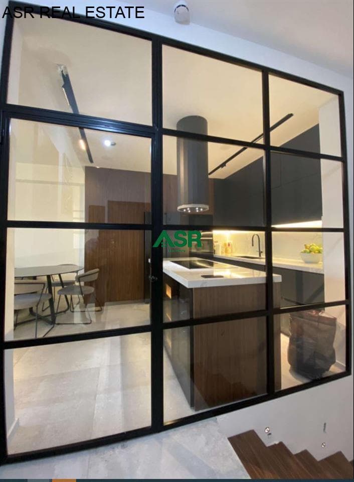 Lëshohet banesa Duplex me qira në lagjën Qender