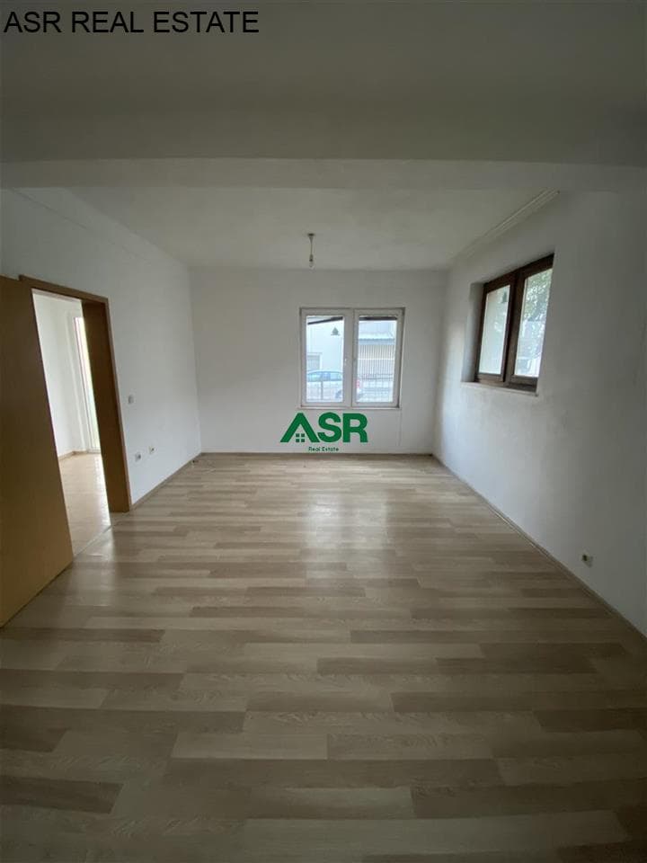 Lëshohet kati i shtepise me qira ne lagjen Bregu i diellit/ per depo apo zyre 3