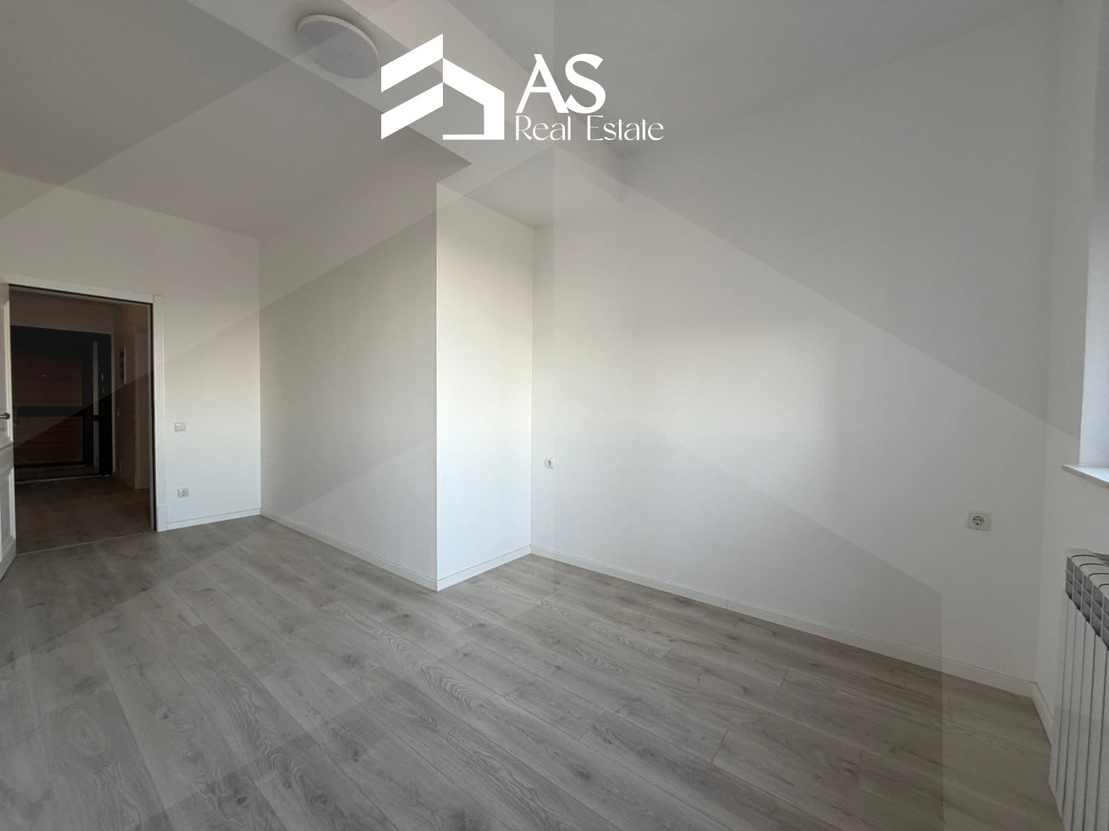 Zyre 78m² me Qira në Lakrishtë 4