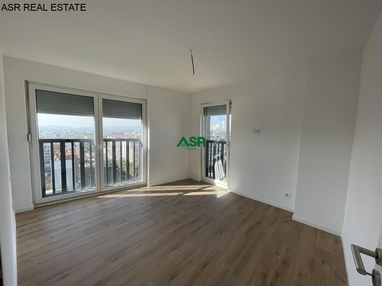 Lëshohet banesa penthouse me qira në lagjën Prishtina e Re 4