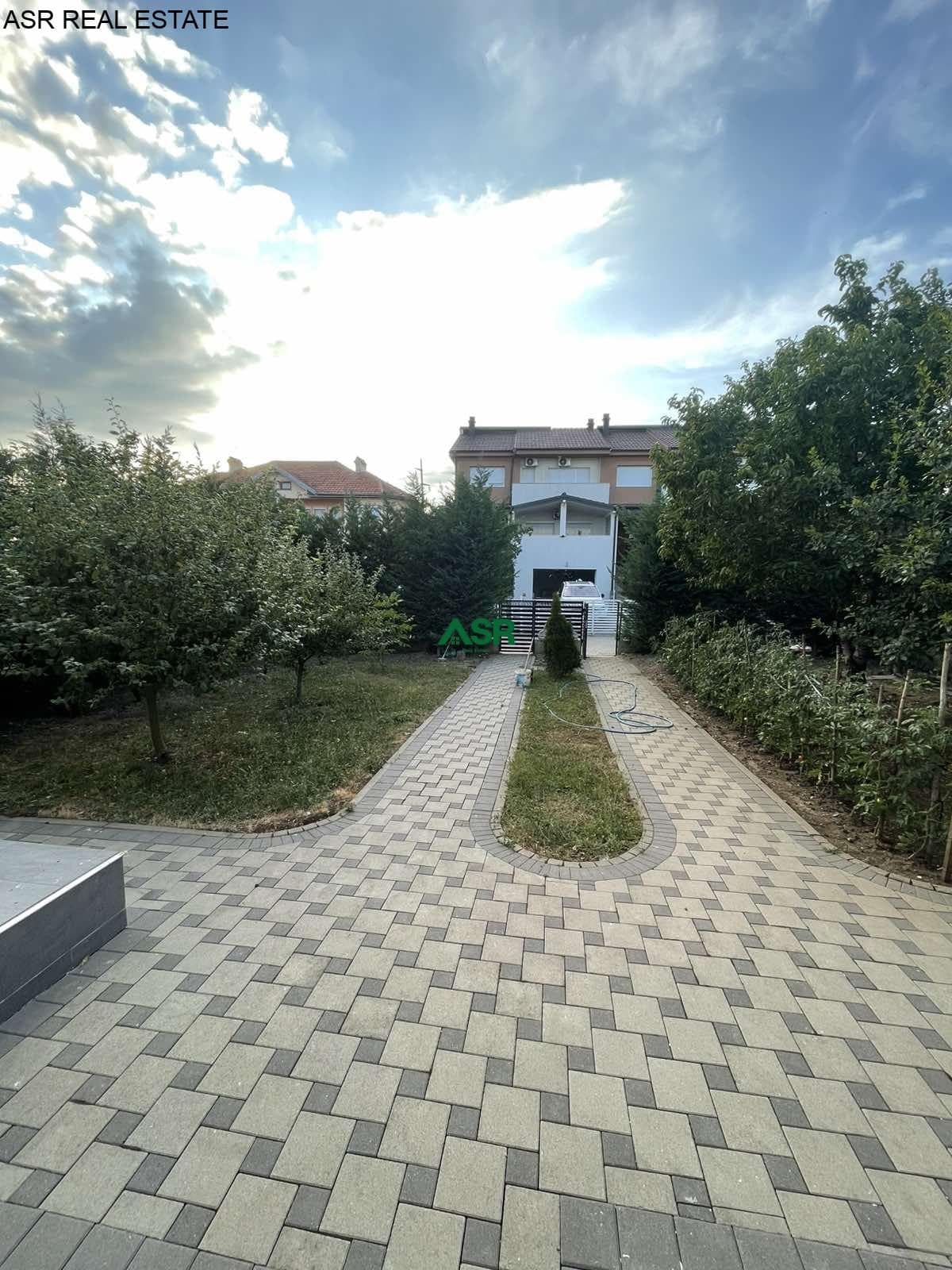 Ofrohet SHTEPIA me QIRA në lagjen Emshir