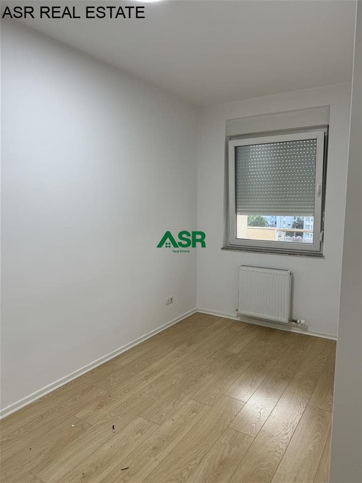 Ofrohet banesa me qira në lagjen Prishtina e re, 4