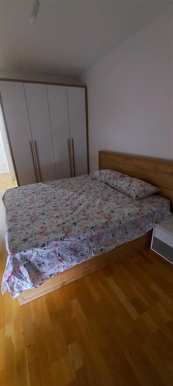 Ofrohet banesa me qira në lagjen Lakrishte, 4
