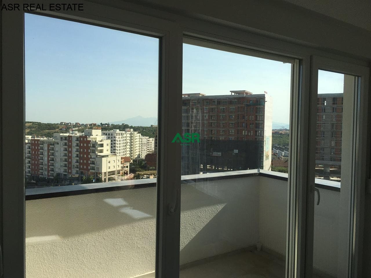 Lëshohet banesa 85m2 me qira në Rrugën C 2