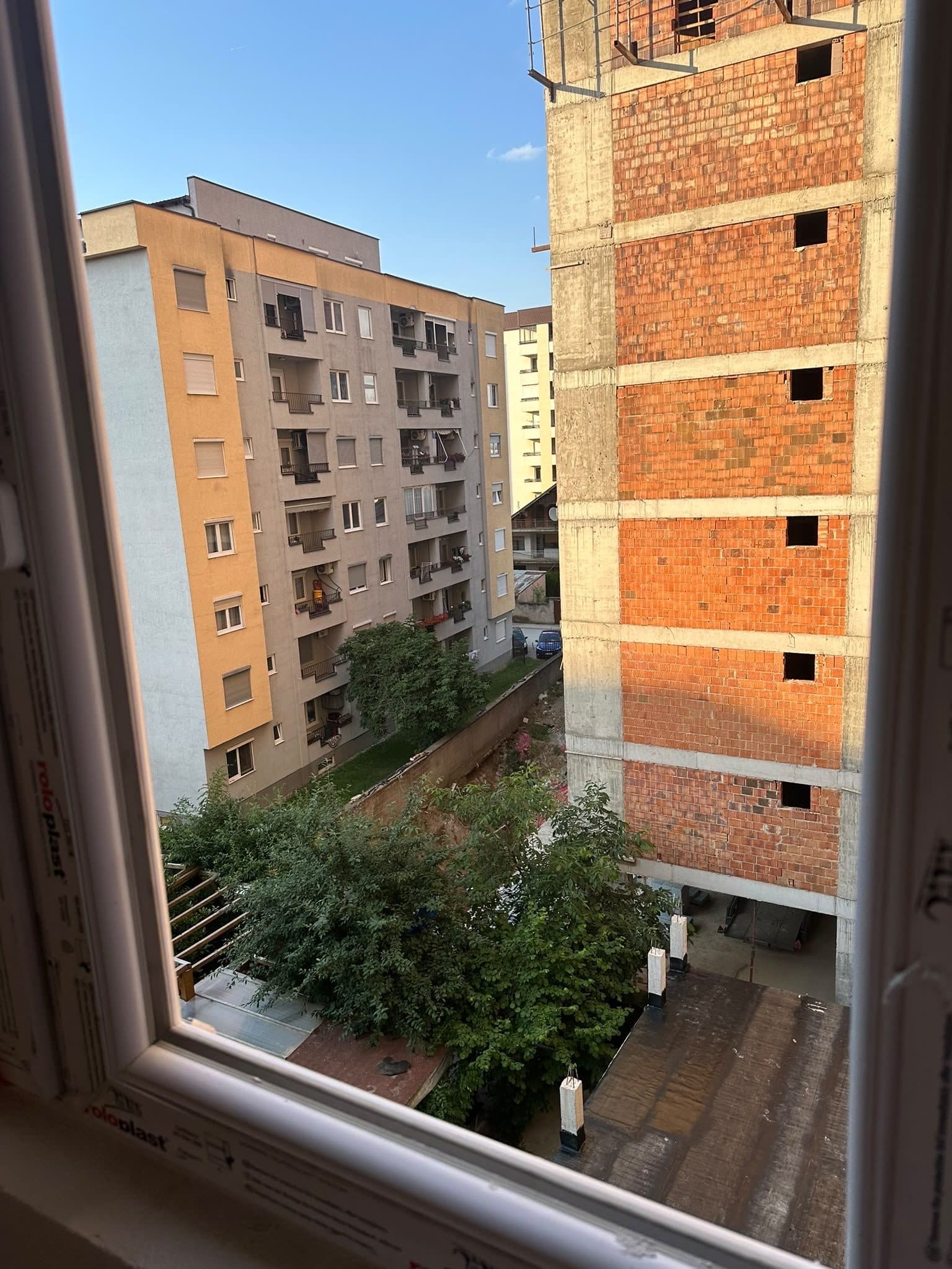 Shitet banes ne ferizaj ne rrug gjilanit te ambulanta vjeter
