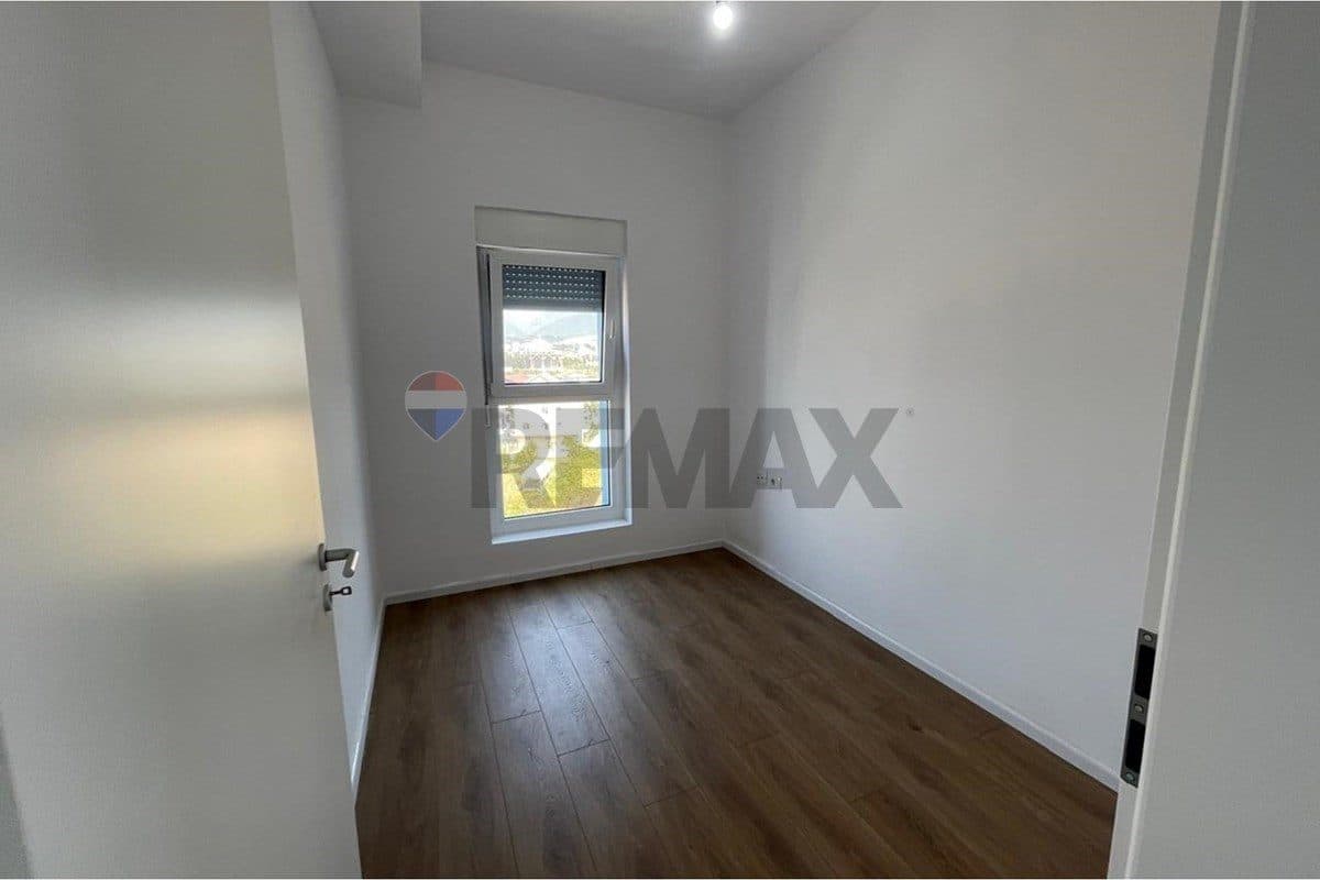 Shitet Apartament 2+1 tek Residenca Kadiu