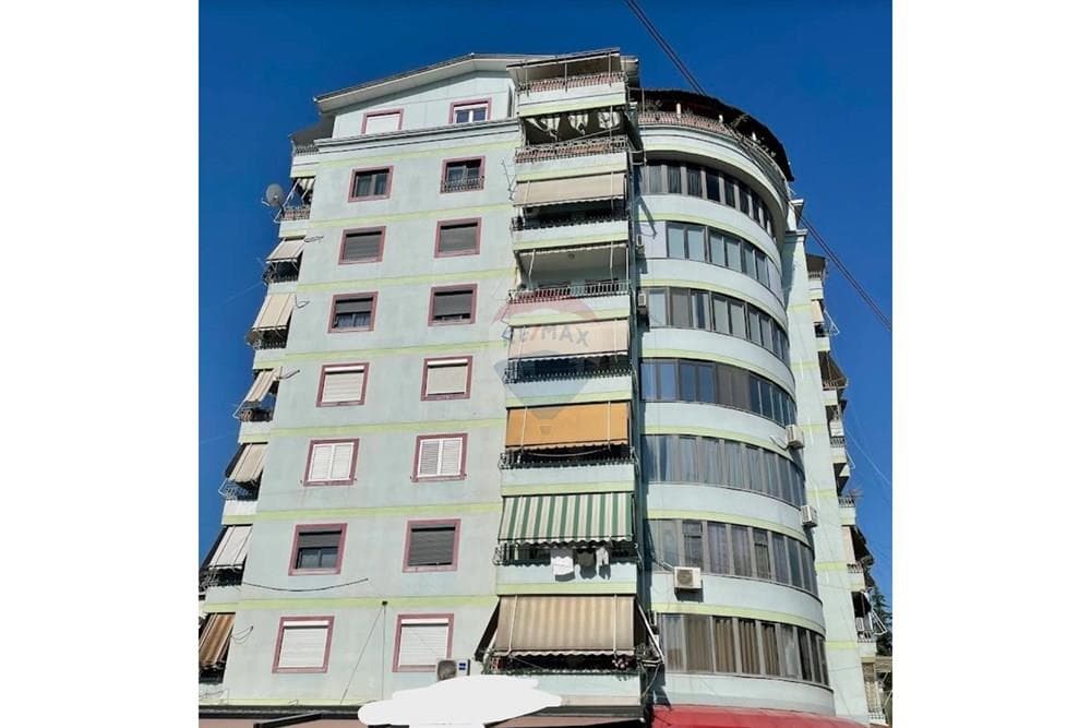 Dyqan - Në Shitje - Ish Tregu Elektrik, Tiranë