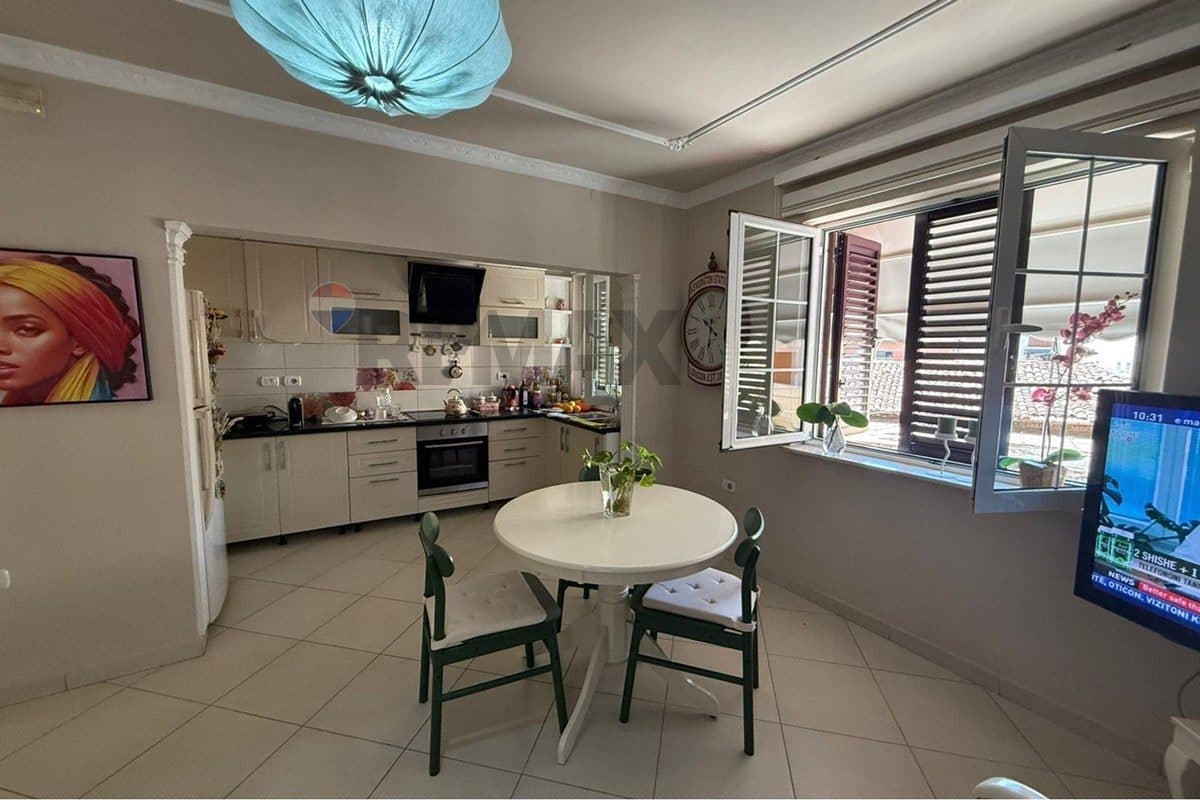 Apartament - Për Qira - Rruga Ali Demi, Tiranë 4
