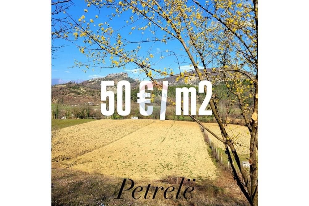 Toke Per Ndertim - Në Shitje - Petrelë, Tiranë