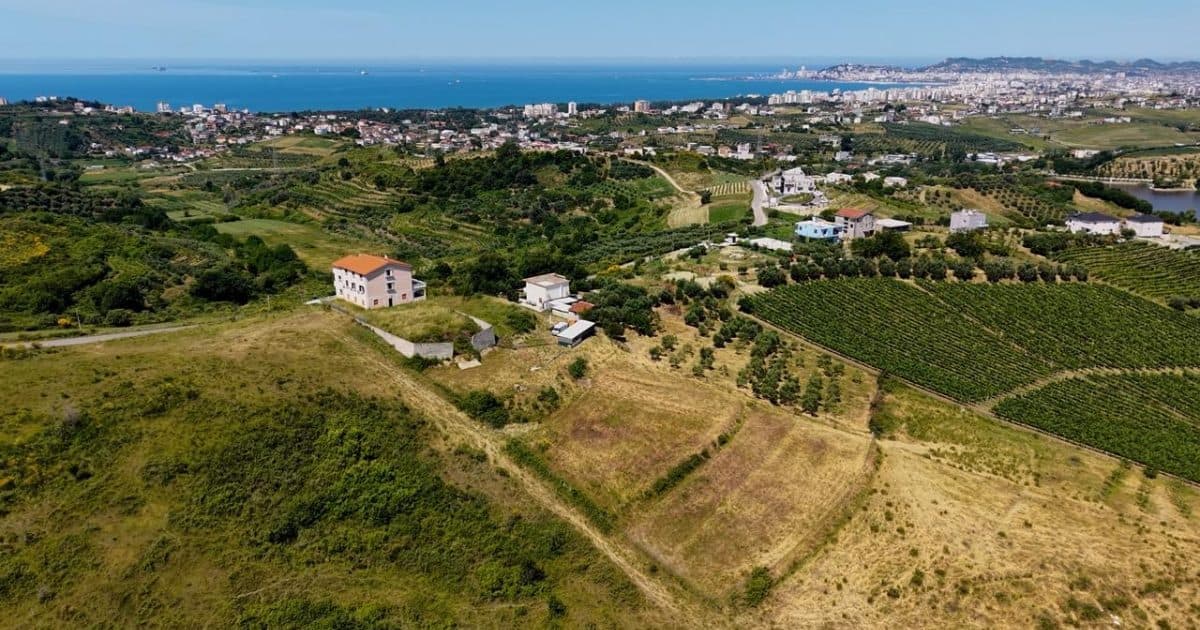 Toke në shitje Durres, Durrës