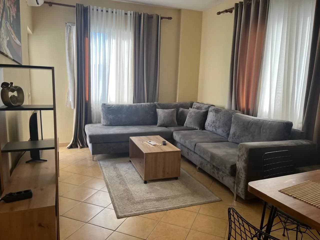 Jepet Apartament 1+1 me qera vjetore ne Shkëmbin e Kavajes