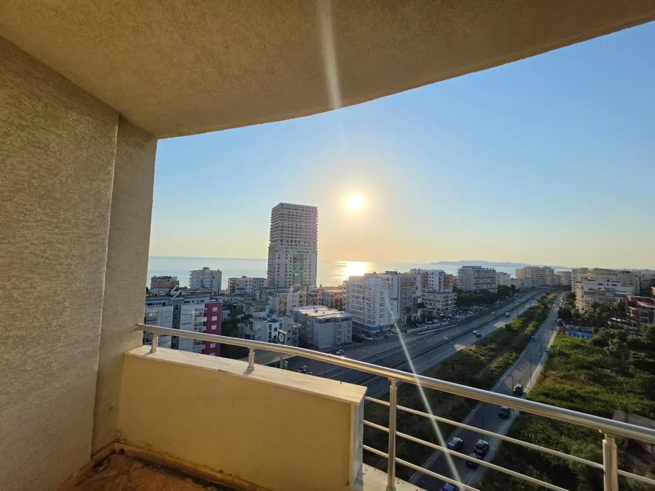 Shitet Apartament 1+1 me Pamje nga Deti në Shkëmbin e Kavajës