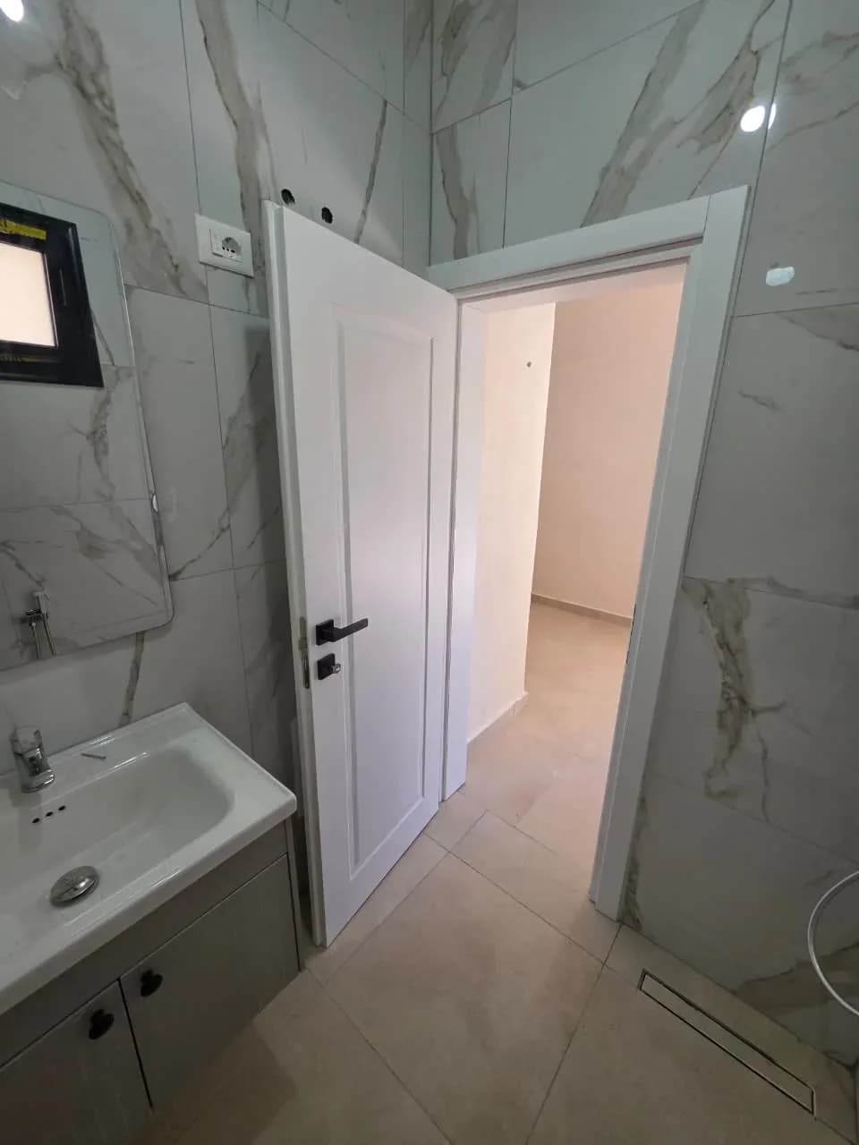 Shiten Garsoniere dhe Apartamente 1+1 në Plazhin e Spillesë