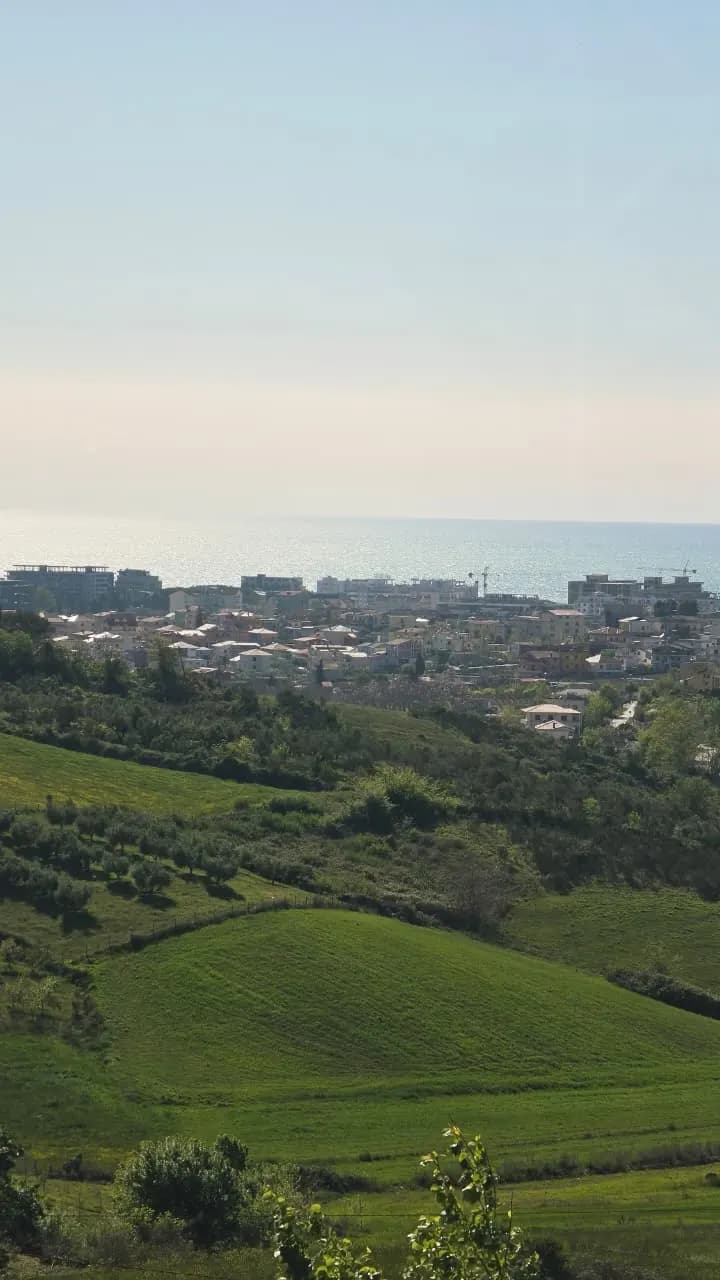 🏡 Shitet Ndërtesë 2 Kate + Tokë në Golem