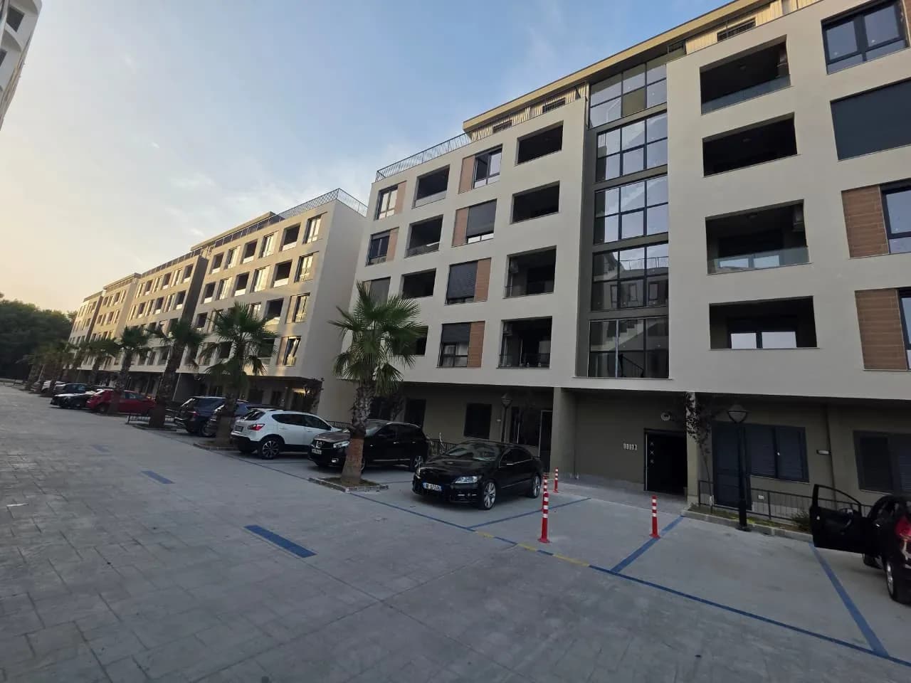 APARTAMENT 2+1 NË SHITJE – REZIDENCA LOREDIS, QERRET