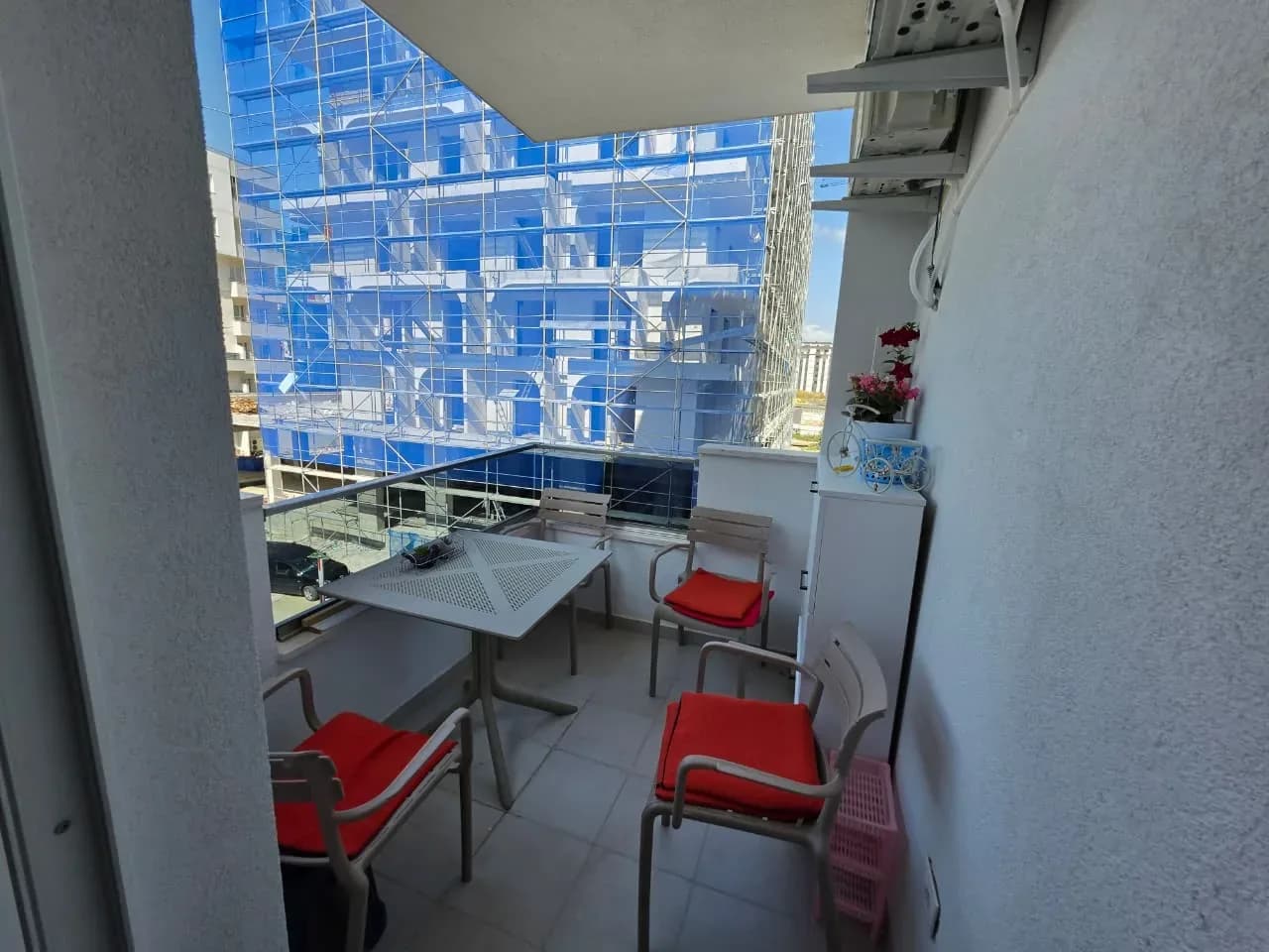 Shitet Apartament 1+1 në Golem 2