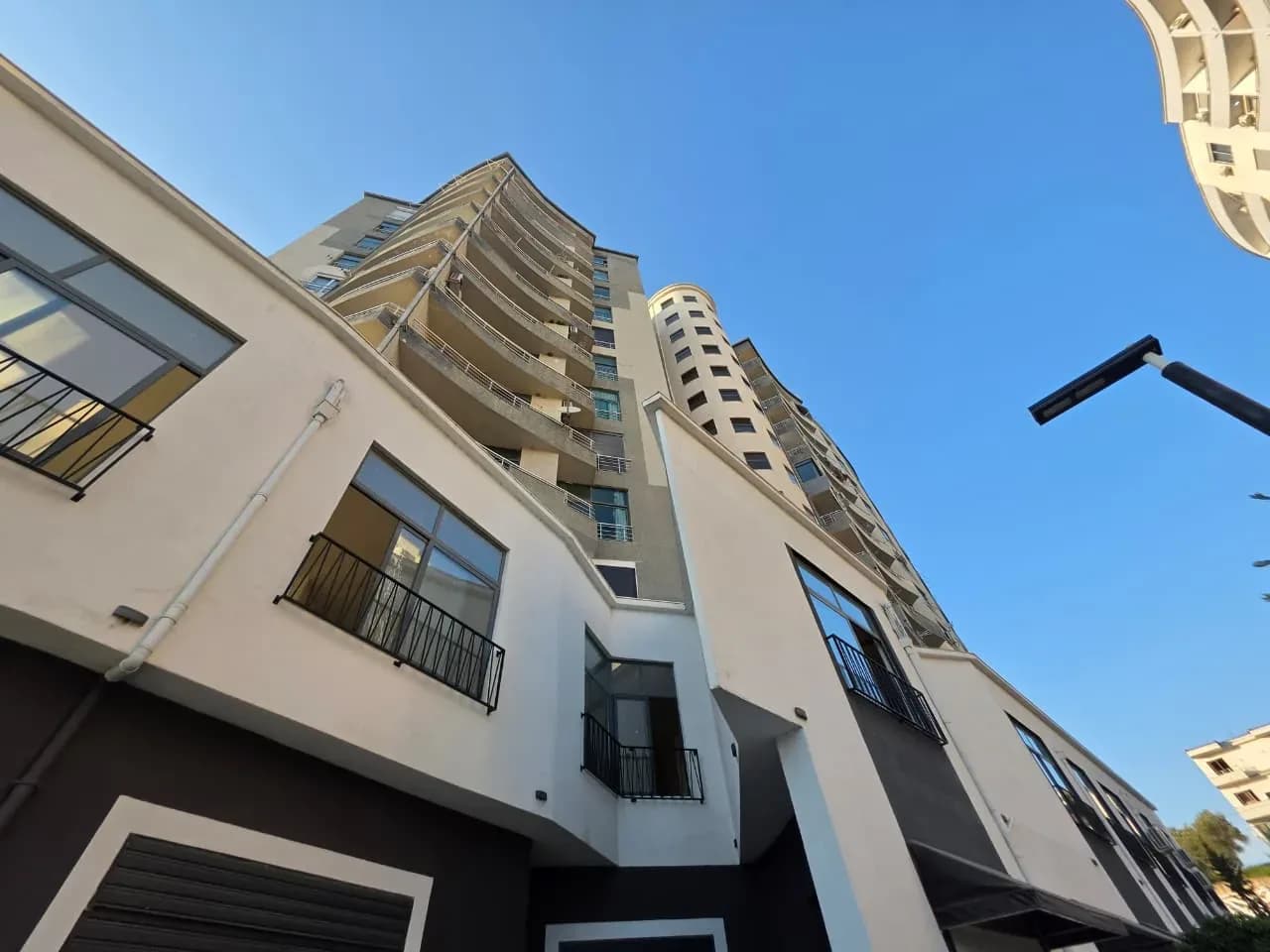 Shitet Apartament 1+1 me Pamje nga Deti në Shkëmbin e Kavajës