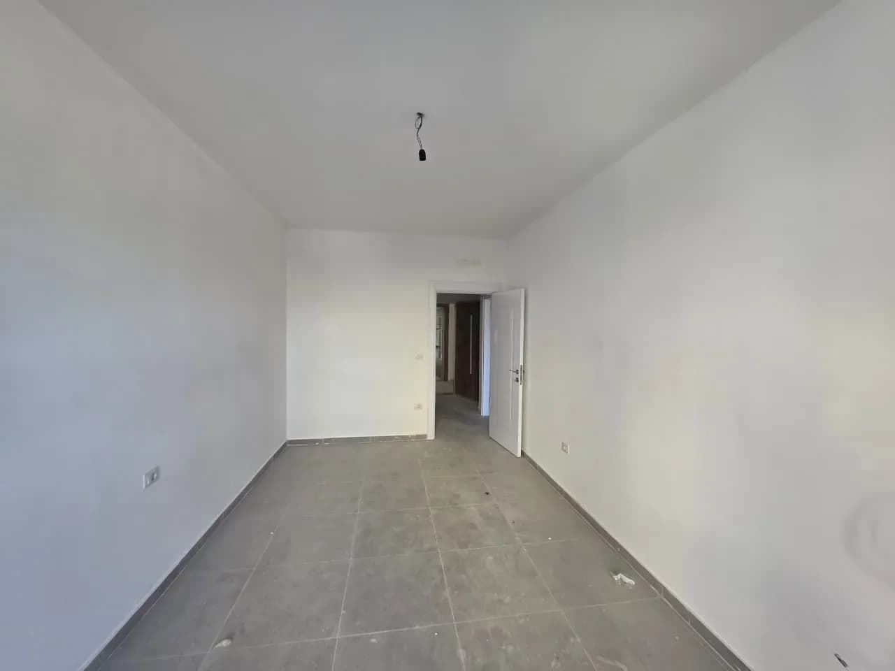 APARTAMENT 1+1 NË SHITJE – REZIDENCA LOREDIS, QERRET