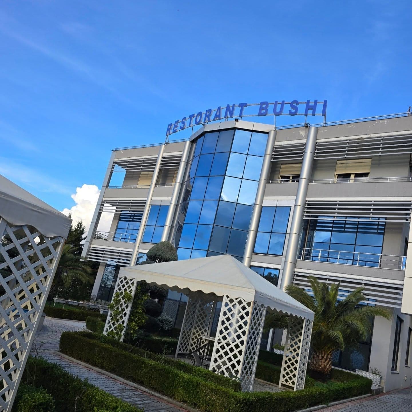 🏢Shitet Restoranti ne Kryeluzaj 4