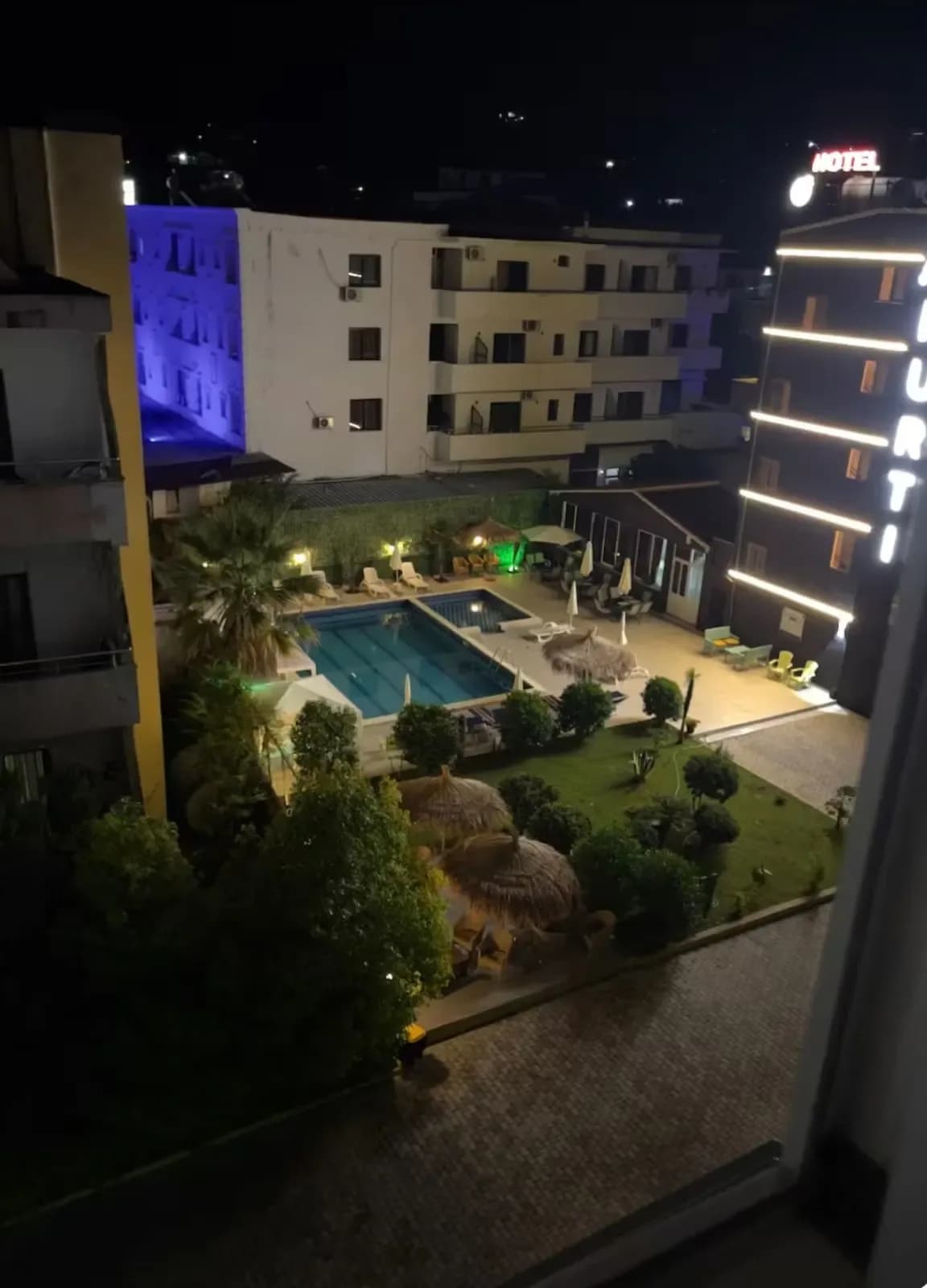Shitet Garsoniere në Plazhin e Golemit