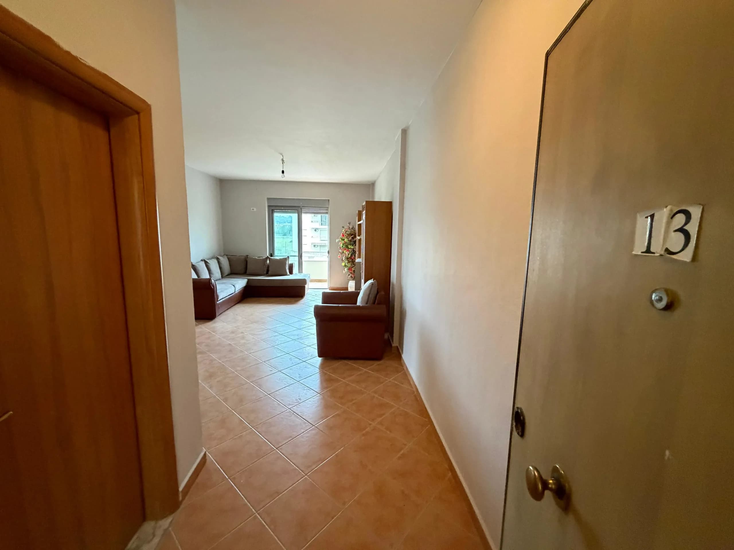 Shitet Apartament 2+1 në Malin e Robit – 100 metra nga deti 3