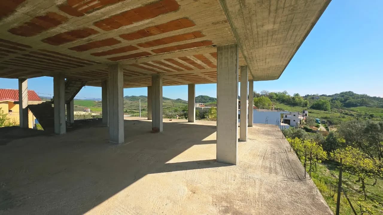 🏡 Shitet Ndërtesë 2 Kate + Tokë në Golem