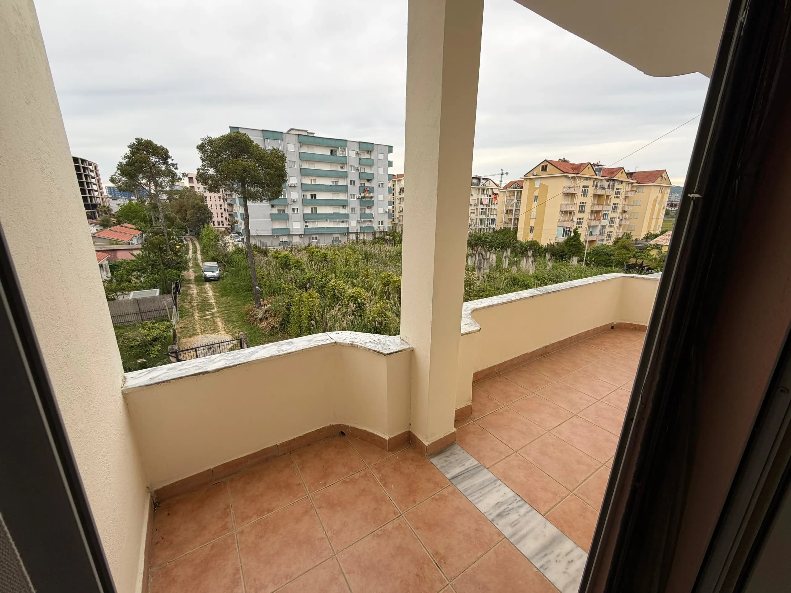 Shitet Apartament 2+1 në Malin e Robit – 100 metra nga deti 2