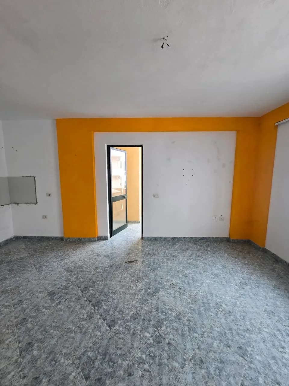 Shitet Apartament 1+1 – Plazhi i Golemit