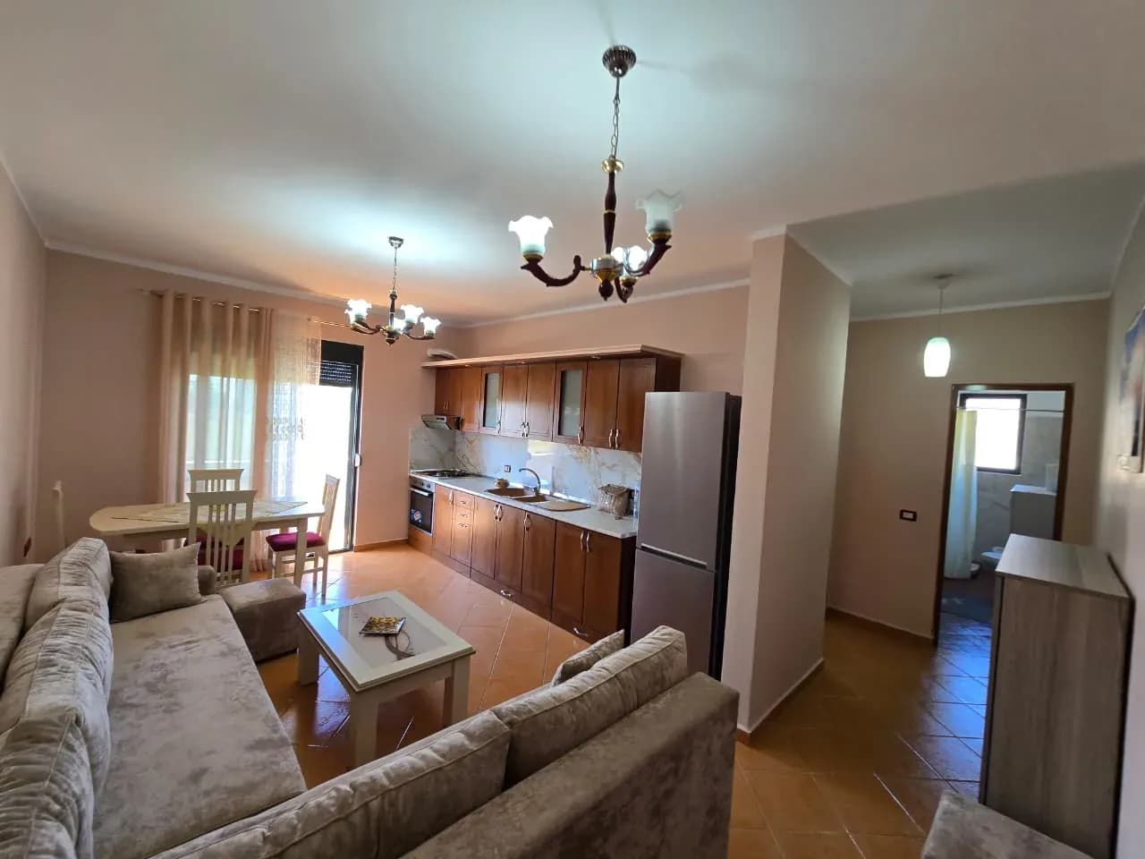 Shitet Apartament 1+1 në Golem
