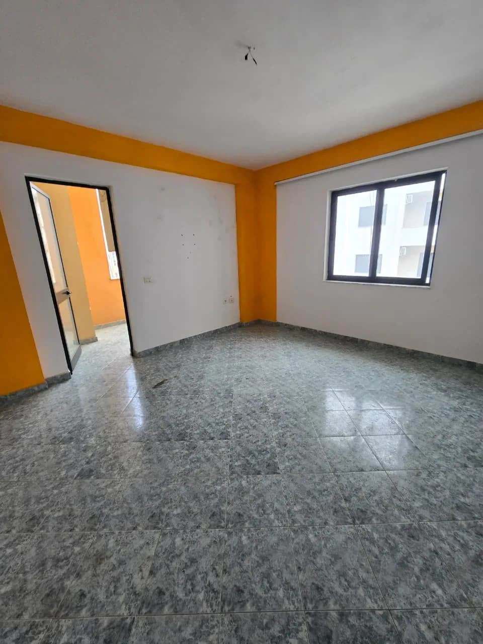 Shitet Apartament 1+1 – Plazhi i Golemit