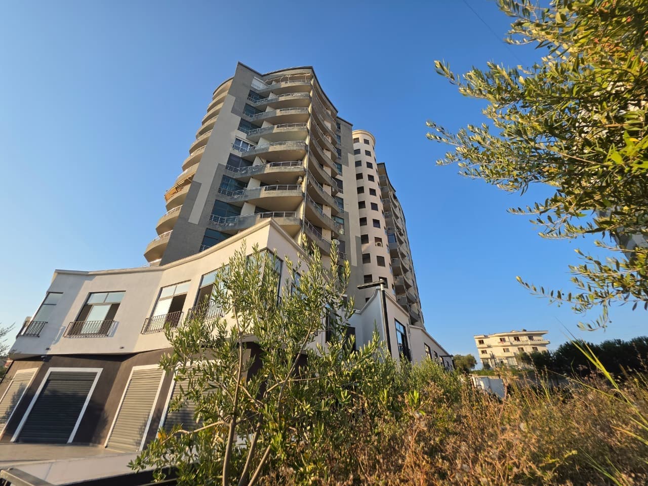Shitet Apartament 1+1 me Pamje nga Deti në Shkëmbin e Kavajës