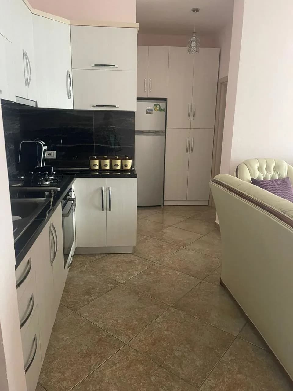 SHITET APARTAMENT 1+1 NË SHKËMBIN E KAVAJËS