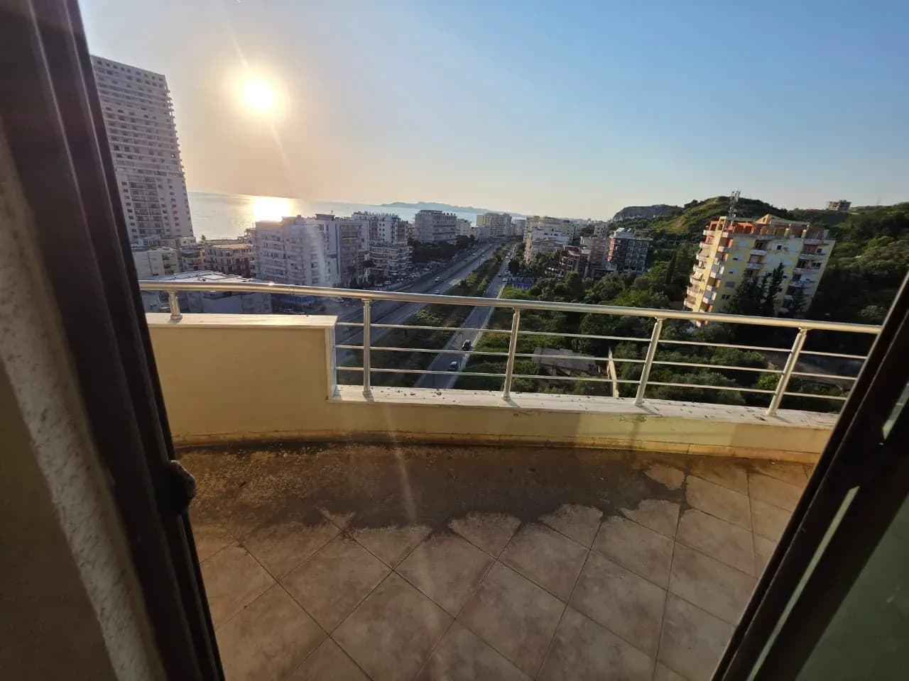 Shitet Apartament 1+1 me Pamje nga Deti në Shkëmbin e Kavajës