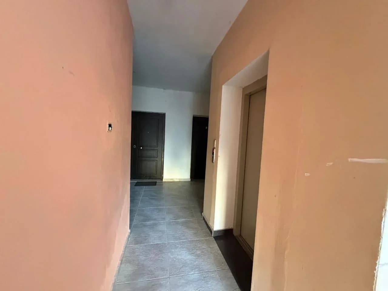 SHITET APARTAMENT 1+1 NË SHKËMBIN E KAVAJËS
