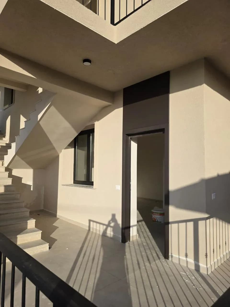 Shiten Garsoniere dhe Apartamente 1+1 në Plazhin e Spillesë