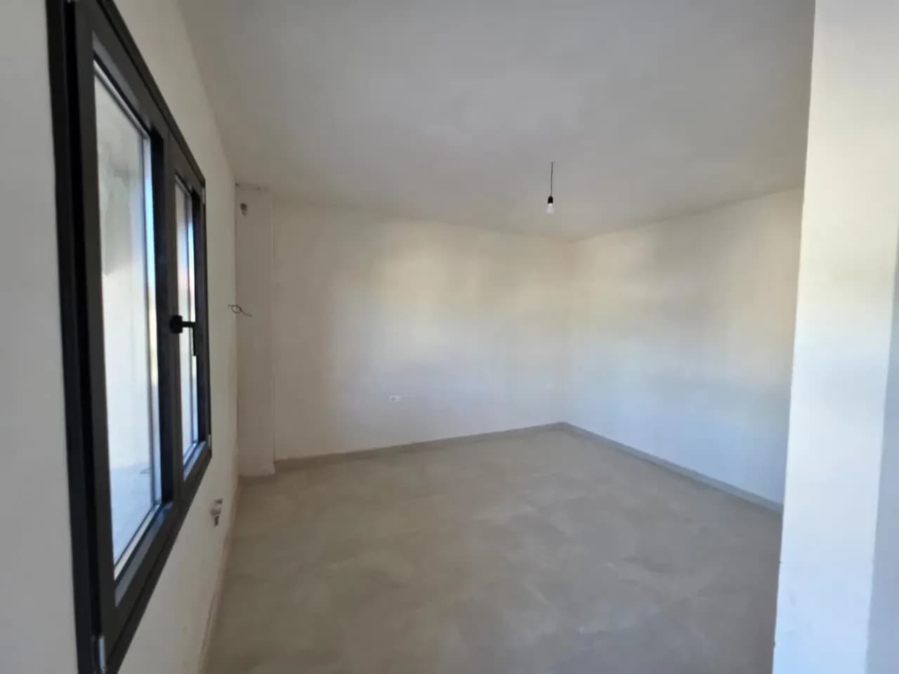 Shiten Garsoniere dhe Apartamente 1+1 në Plazhin e Spillesë