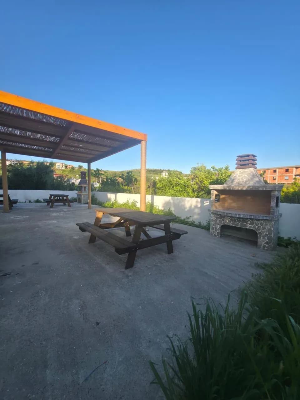 Shiten Garsoniere dhe Apartamente 1+1 në Plazhin e Spillesë