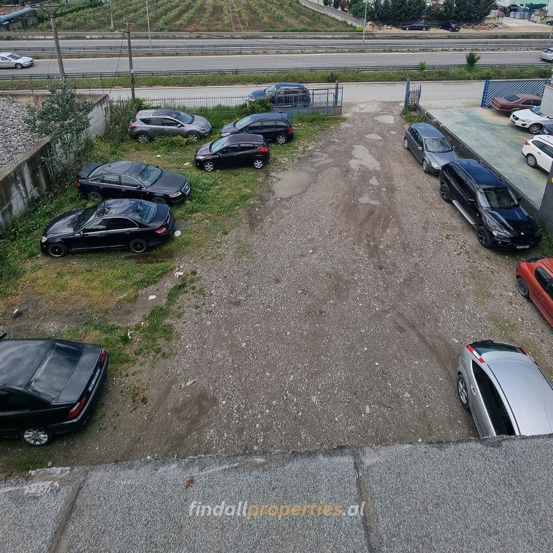 Shitet Kapanoni ne Kavaje 4