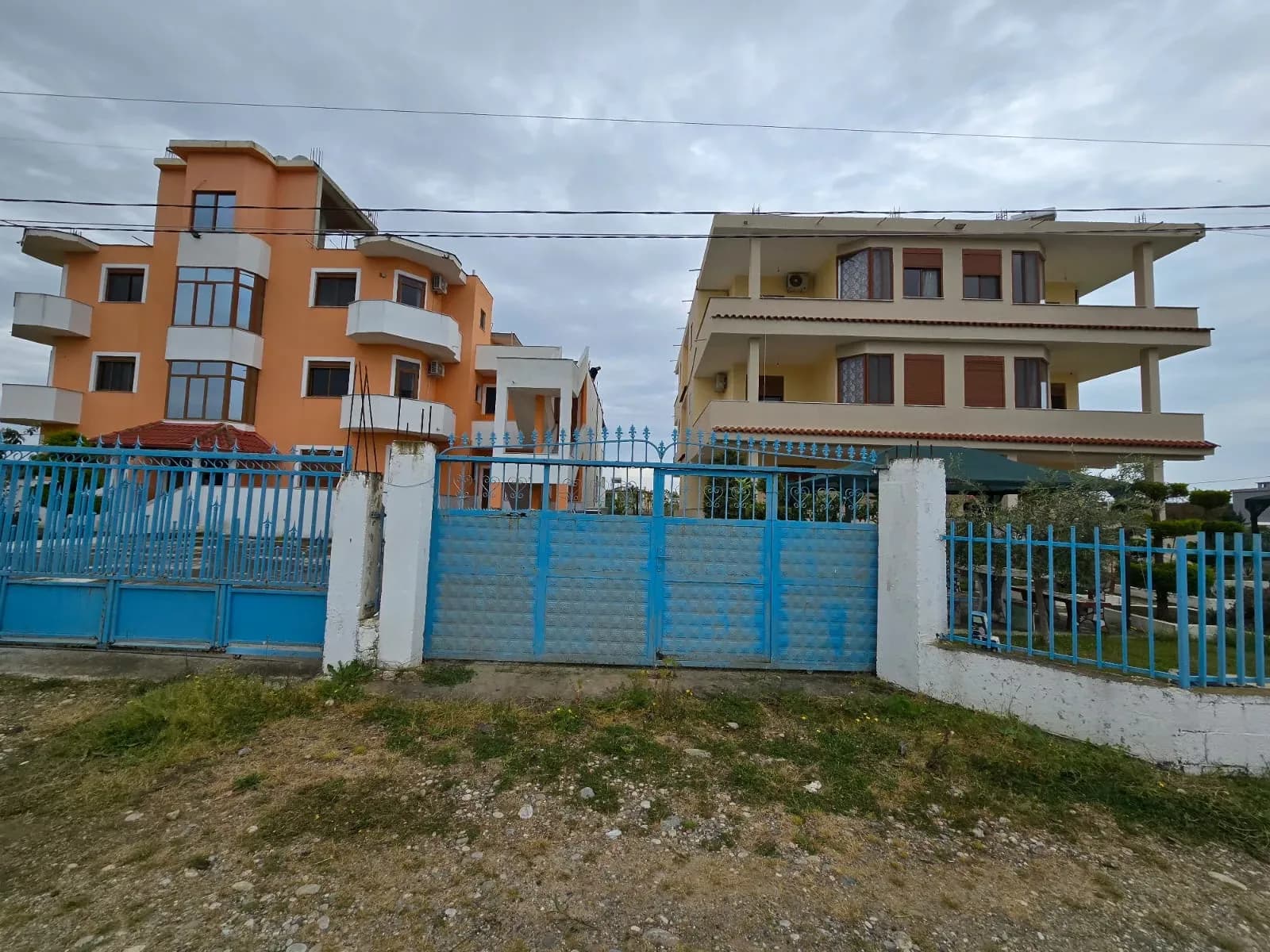 Shiten 2 Godina Hotelerie – Plazhi i Spilles