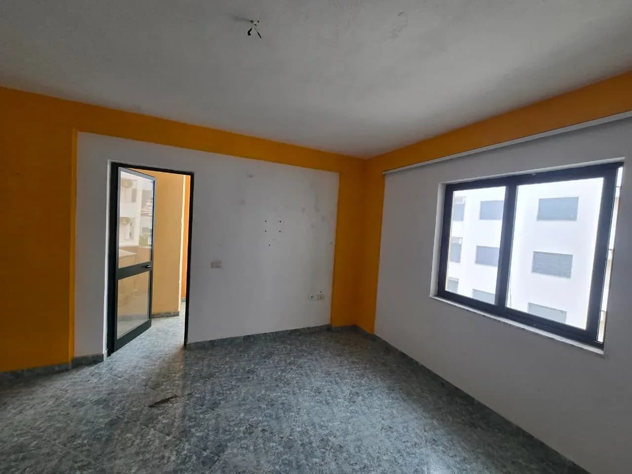 Shitet Apartament 1+1 – Plazhi i Golemit