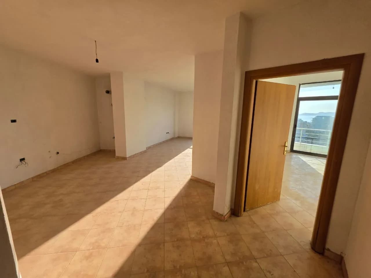Shitet Apartament 1+1 me Pamje nga Deti në Shkëmbin e Kavajës