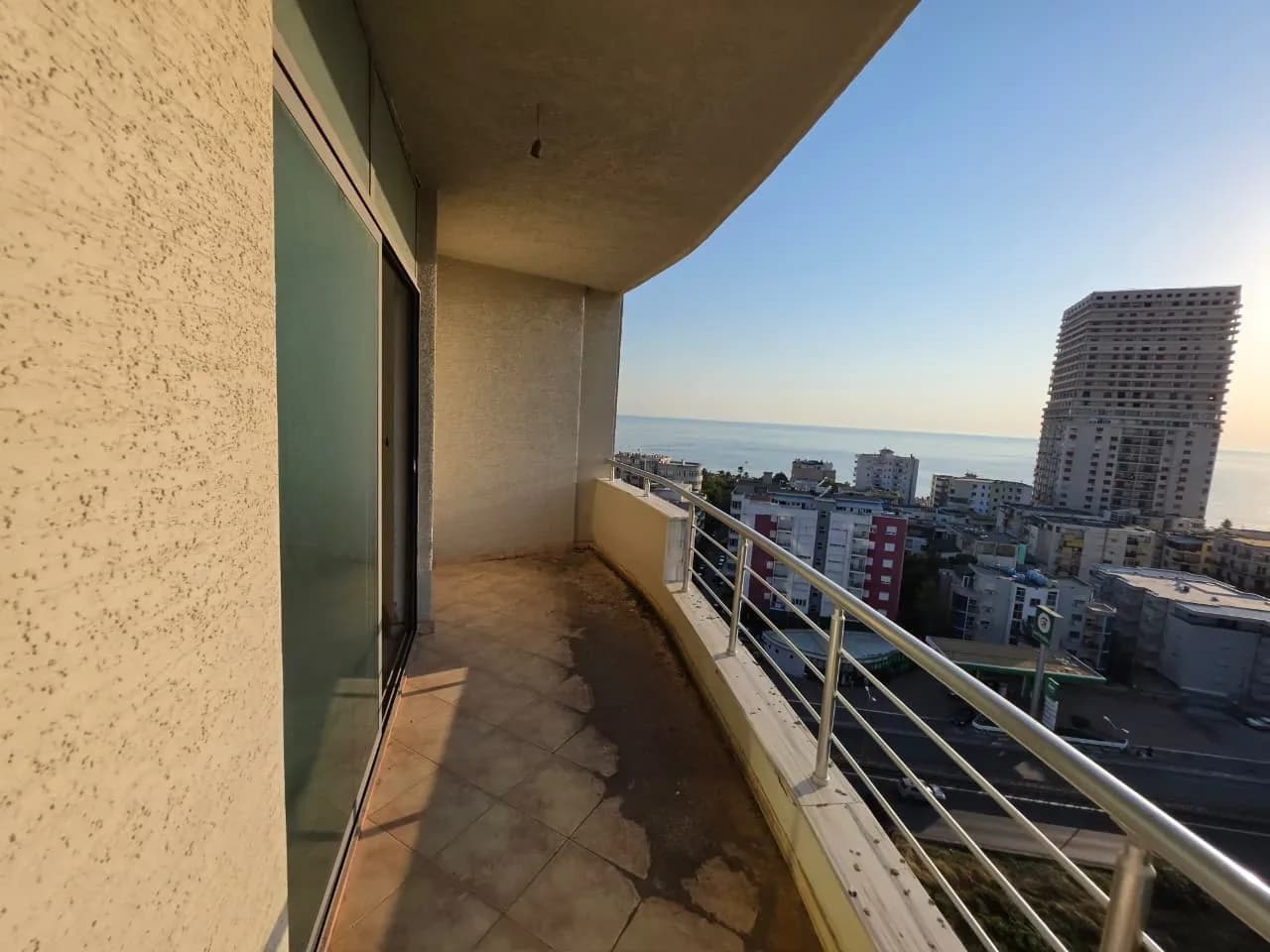 Shitet Apartament 1+1 me Pamje nga Deti në Shkëmbin e Kavajës