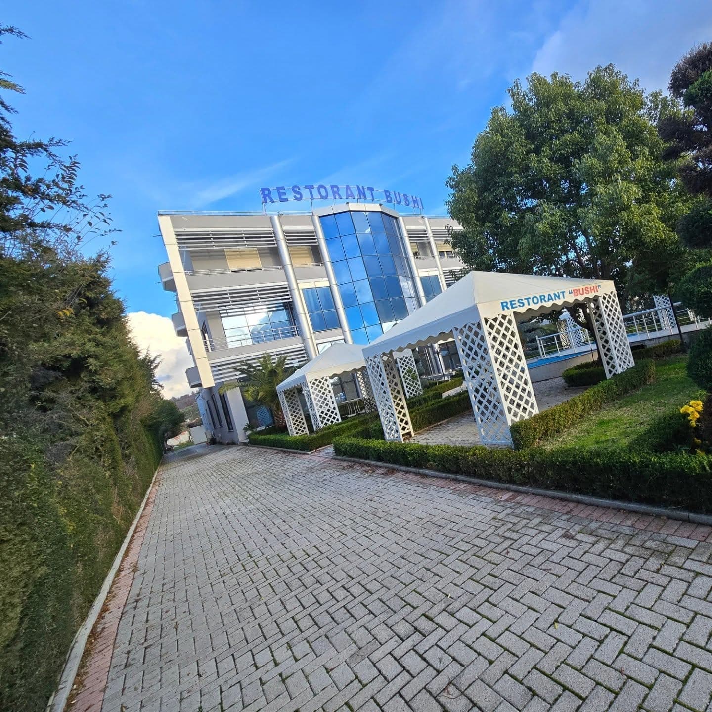 🏢Shitet Restoranti ne Kryeluzaj 3