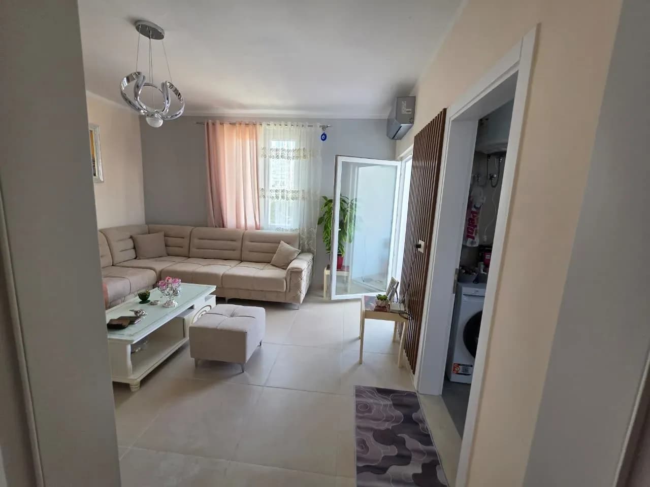 Shitet Apartament 1+1 në Golem
