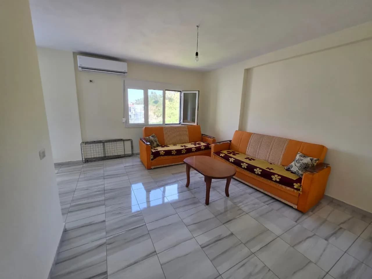 Apartament 1+1 për Shitje në Shkëmbin e Kavajës
