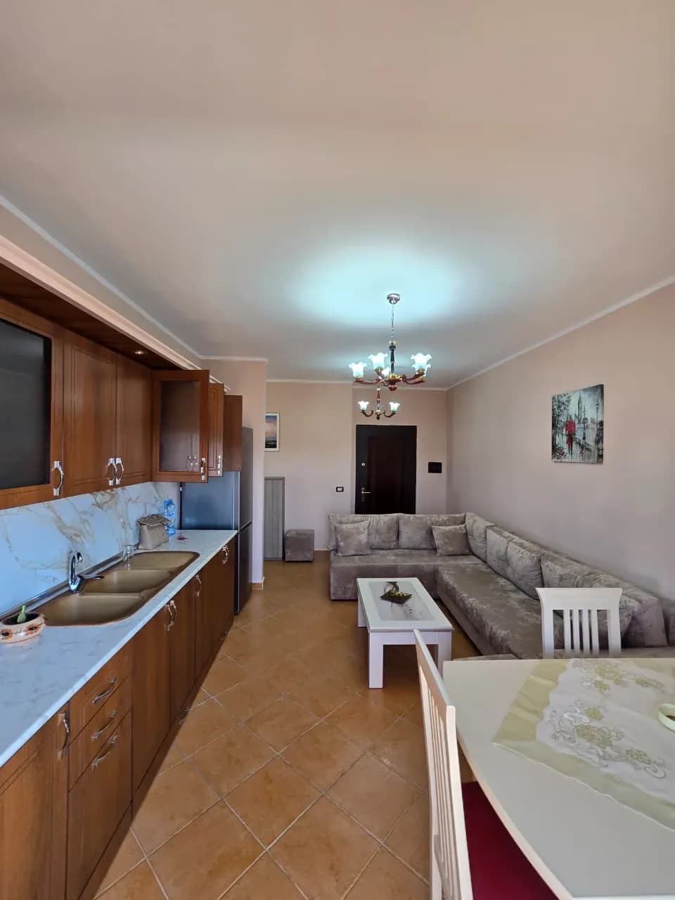 Shitet Apartament 1+1 në Golem