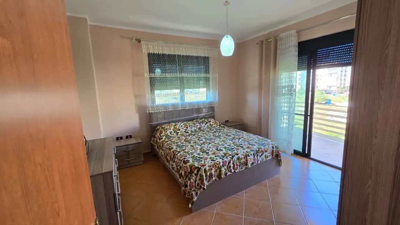 Shitet Apartament 1+1 në Golem