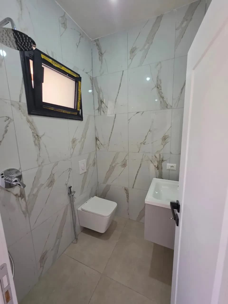 Shiten Garsoniere dhe Apartamente 1+1 në Plazhin e Spillesë